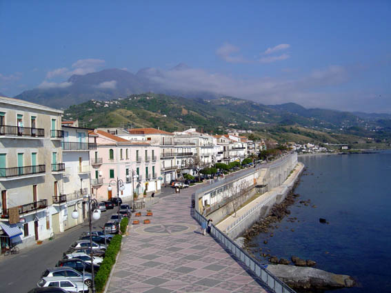 Diamante, corruzione e sanità: avviso di garanzia anche per una fedelissima di Don Magorno. Tutti i nomi degli indagati